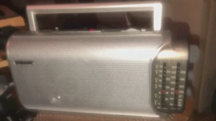 CHU Canada time signal 7850 MHz on Sony ICF-903L