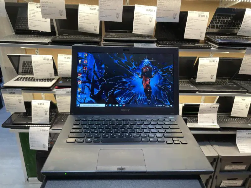 Ноутбук SONY PCG-4121AV / Core i3-2330M / 8GB / Radeon HD 7400M + Intel HD Graphics 3000 / SSD 256 GB / 0065